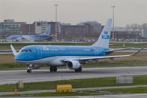 KLM Cityhopper Embraer E175 PH-EXW at Schiphol