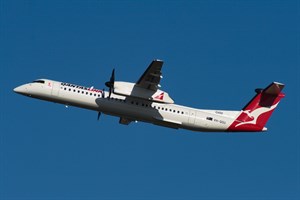 QantasLINK deHavilland Canada DHC8-Q400 VH-QOU at Kingsford Smith