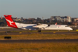 QantasLINK deHavilland Canada DHC8-Q400 VH-QOC at Kingsford Smith