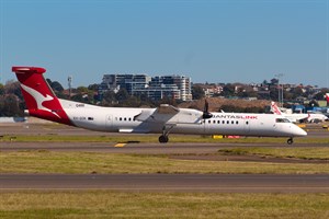QantasLINK deHavilland Canada DHC8-Q400 VH-QOK at Kingsford Smith