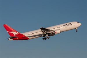 Qantas Boeing 767-300ER VH-OGB at Kingsford Smith