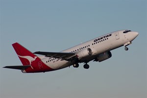 Qantas Boeing 737-300 ZK-JNF at Kingsford Smith
