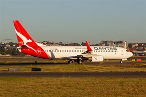 Qantas Boeing 737-800 VH-VYH at Kingsford Smith