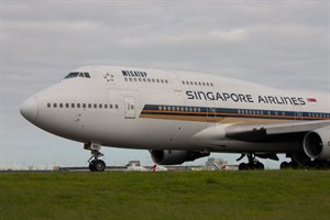 Singapore Airlines Boeing 747-400 9V-SMU at Kingsford Smith