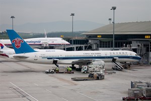 China Southern Airlines Boeing 757-200 B-2801 at Sepang