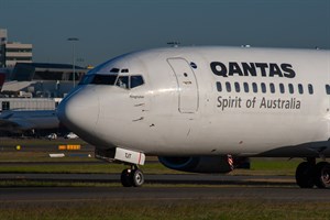 Qantas Boeing 737-400 VH-TJT at Kingsford Smith