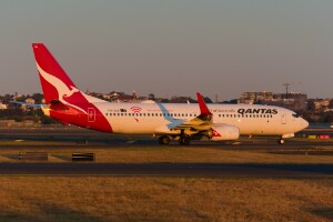 Qantas Boeing 737-800 VH-XZB at Kingsford Smith