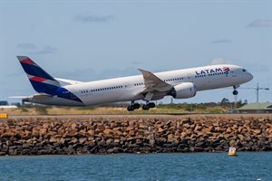 LAN Airlines Boeing 787-900 CC-BGB at Kingsford Smith