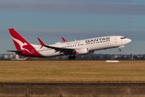 Qantas Boeing 737-800 VH-VZX at Kingsford Smith