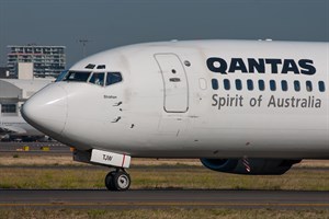 Qantas Boeing 737-400 VH-TJW at Kingsford Smith