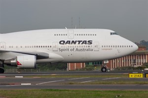 Qantas Boeing 747-400ER VH-OEF at Kingsford Smith
