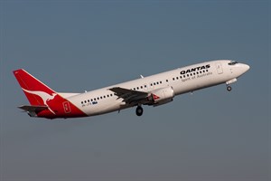 Qantas Boeing 737-400 ZK-JTS at Kingsford Smith
