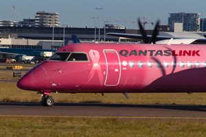 QantasLINK deHavilland Canada DHC8-Q400 VH-QOH at Kingsford Smith