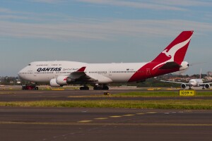 Qantas Boeing 747-400ER VH-OEH at Kingsford Smith