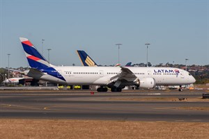 LAN Airlines Boeing 787-900 CC-BGB at Kingsford Smith