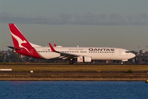 Qantas Boeing 737-800 VH-VZZ at Kingsford Smith