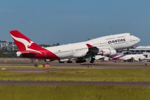 Qantas Boeing 747-400ER VH-OEH at Kingsford Smith