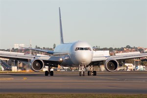 Qantas Boeing 767-300ER VH-OGF at Kingsford Smith