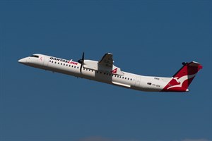 QantasLINK deHavilland Canada DHC8-Q400 VH-QOK at Kingsford Smith