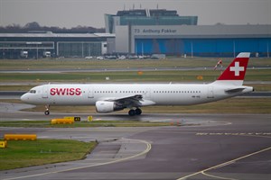Swiss Int'l Airlines Airbus A321-100 HB-IOL at Schiphol