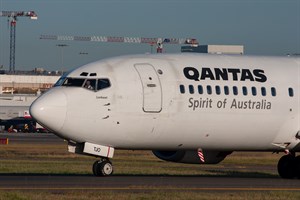 Qantas Boeing 737-400 VH-TJO at Kingsford Smith