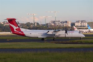 QantasLINK deHavilland Canada DHC8-Q400NG VH-LQM at Kingsford Smith