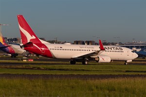 Qantas Boeing 737-800 VH-VZK at Kingsford Smith