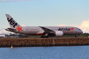 Qantas Boeing 787-800 VH-VKB at Kingsford Smith