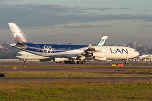 LAN Airlines Airbus A340-300 CC-CQF at Kingsford Smith