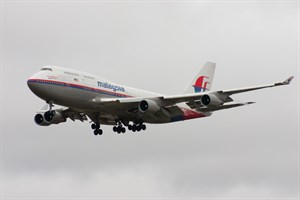 Malaysian Airlines Boeing 747-400 9M-MPF at Kingsford Smith