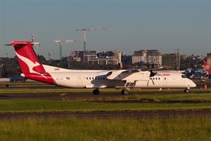 QantasLINK deHavilland Canada DHC8-Q400 VH-QOP at Kingsford Smith