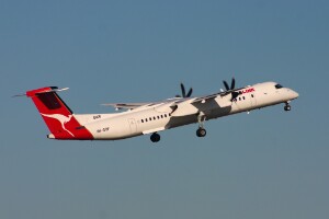 QantasLINK deHavilland Canada DHC8-Q400 VH-QOF at Kingsford Smith