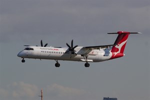 Qantas-Sunstate deHavilland Canada DHC8-Q400NG VH-84E at Kingsford Smith