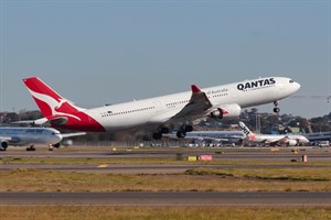 Qantas Airbus A330-300 VH-QPE at Kingsford Smith