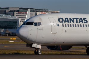 Qantas Boeing 737-800 VH-VXR at Kingsford Smith