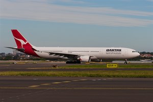 Qantas Airbus A330-300 VH-QPE at Kingsford Smith