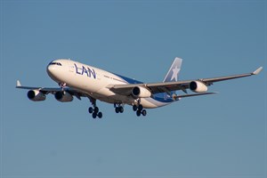 LAN Airlines Airbus A340-300 CC-CQF at Kingsford Smith